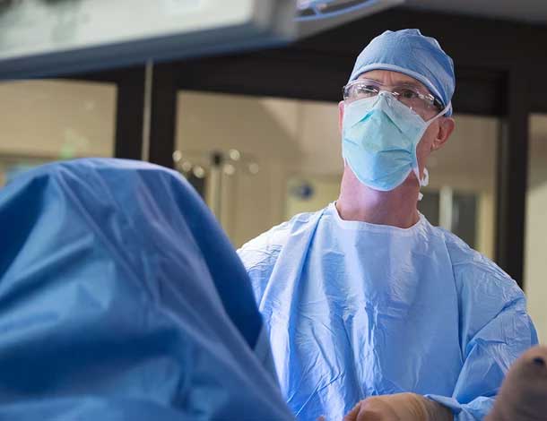 Doctor Kaplan performing shoulder surgery