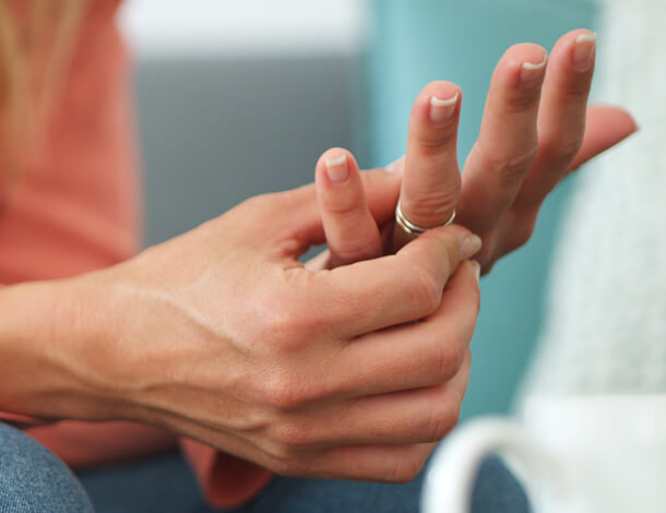 Woman with ring finger pain
